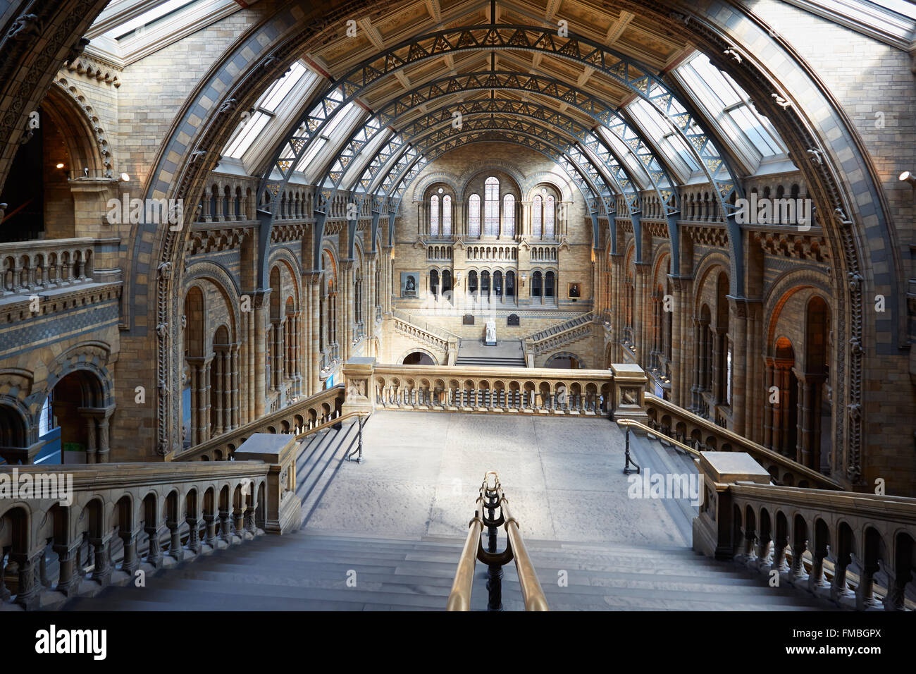 Natural History Museum, Innentreppe mit Arcade-Ansicht, niemand in London Stockfoto