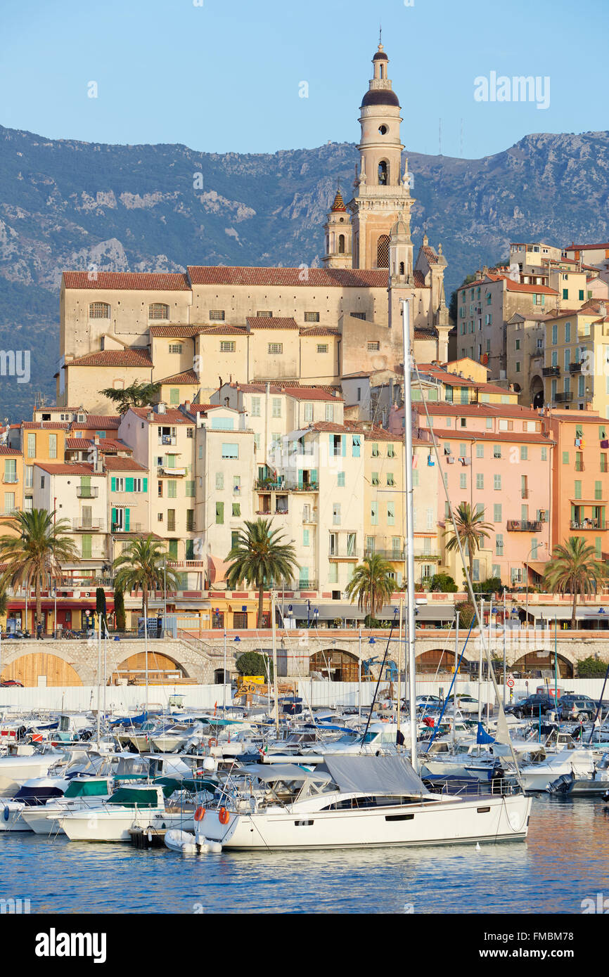 Menton, Altstadt und Blick auf den Hafen in den frühen Morgenstunden, Côte d ' Azur Stockfoto