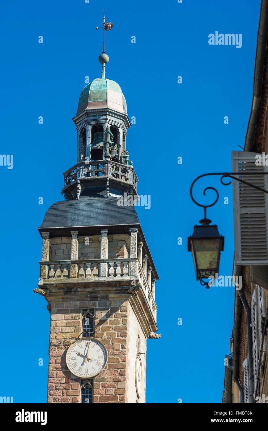 Frankreich, Allier, Moulins, 15. Jahrhundert Uhrturm oder Jacquemart Turm beherbergt ein Automat schlagen einer Glocke um Stunden anzugeben Stockfoto