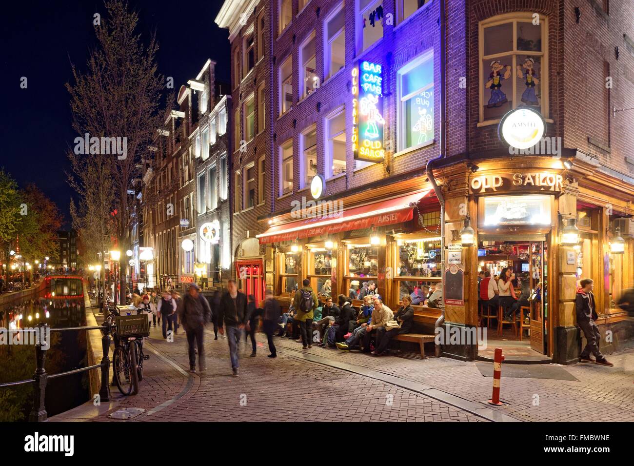 Niederlande, Nord-Holland, Amsterdam, rote District, Oudezijds Achterburgwal Kanal Stockfoto