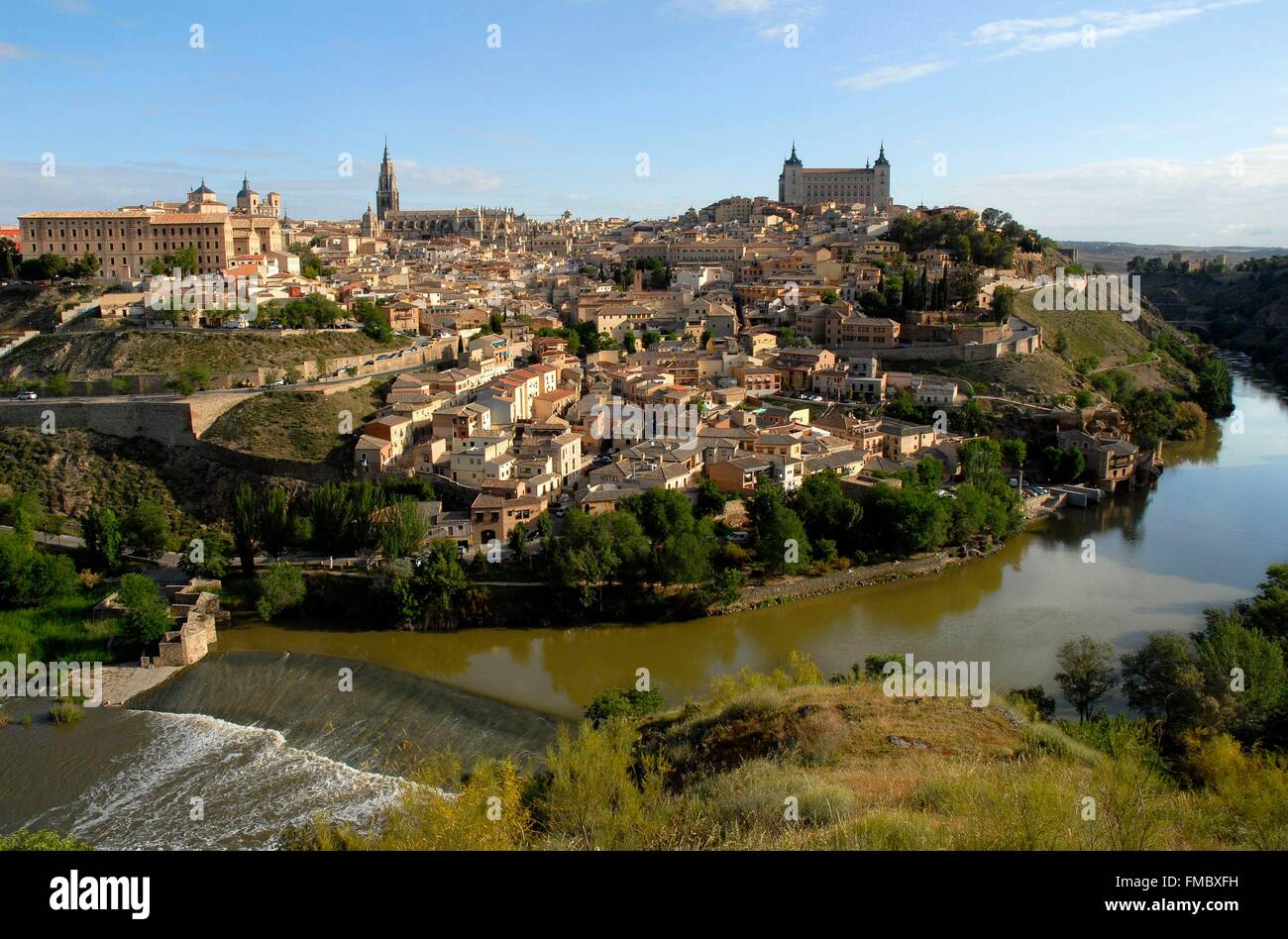 Spanien, Castilla-La Mancha, Provinz Toledo, Toledo, Blick auf den Hügeln der Stadt umgeben von Tajo, Don Quijote-route Stockfoto