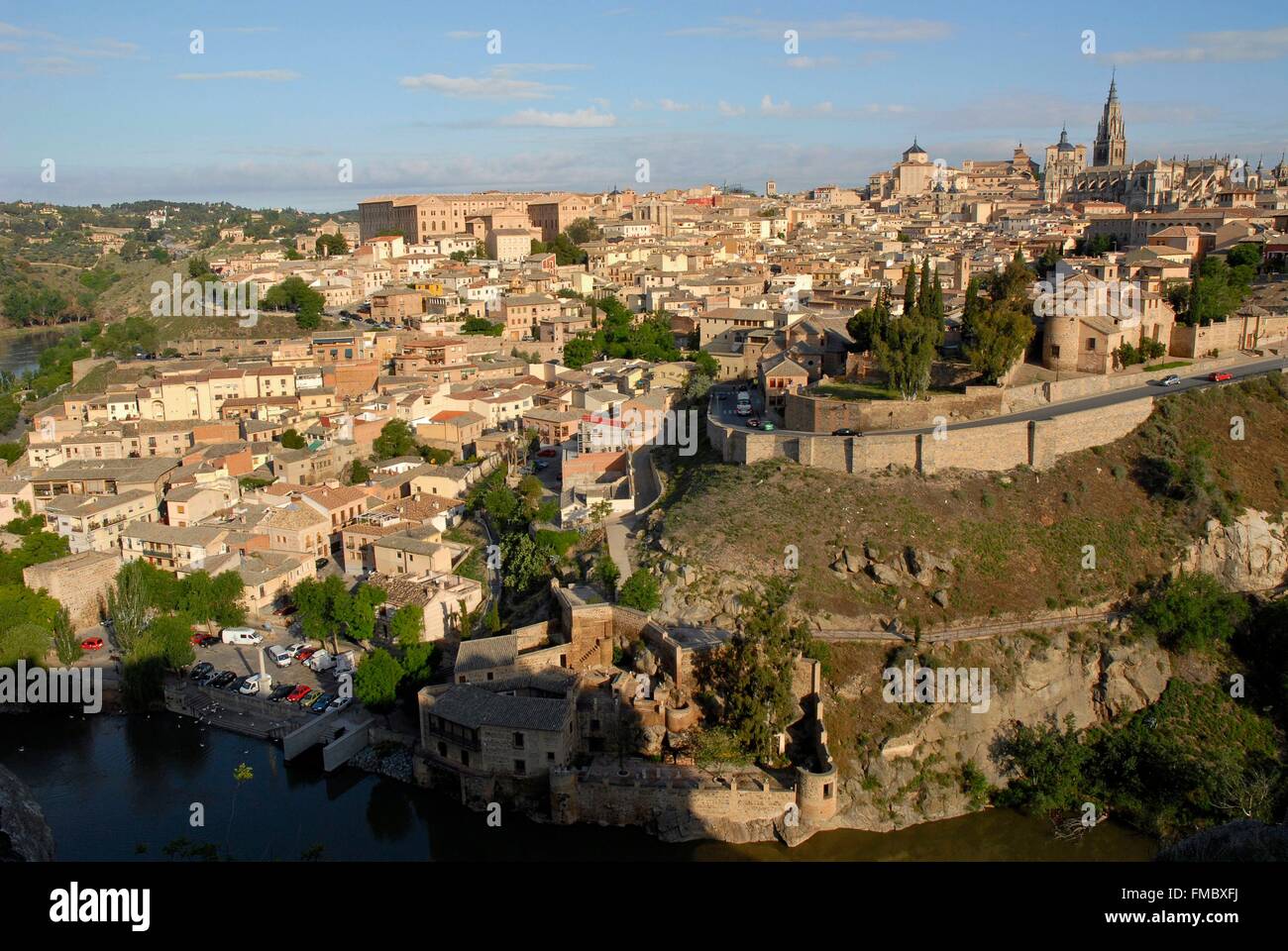 Spanien, Castilla-La Mancha, Provinz Toledo, Toledo, Blick auf den Hügeln der Stadt umgeben von Tajo, Don Quijote-route Stockfoto