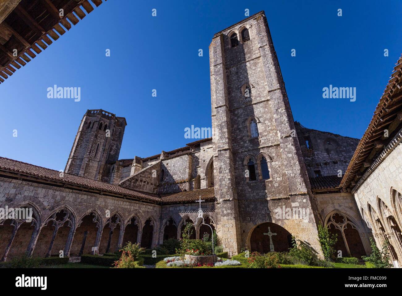 Frankreich, Gers, La Romieu, Halt auf Way of St. James, Weltkulturerbe der UNESCO, der Kreuzgang der Stiftskirche Stockfoto