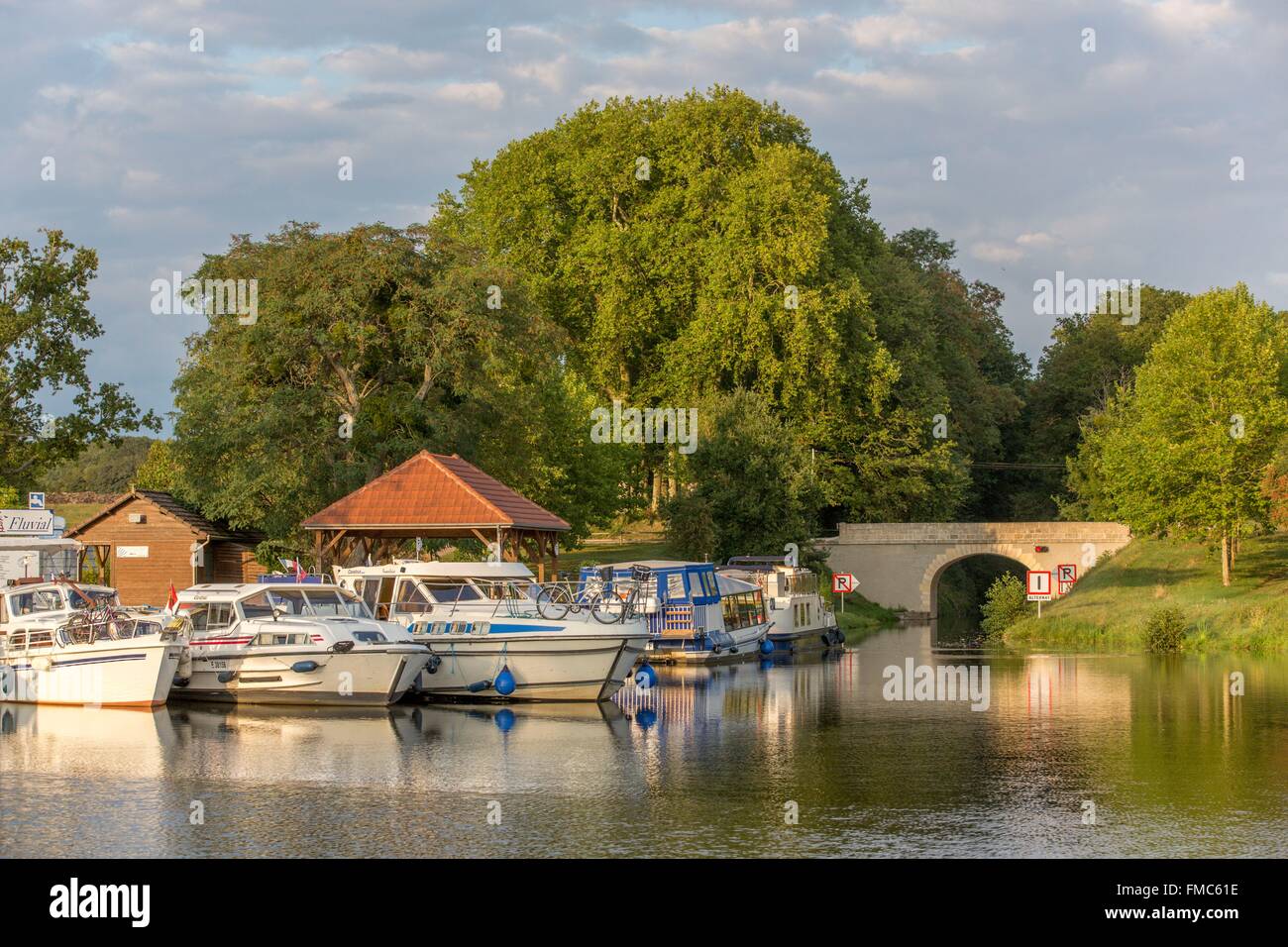 Frankreich, Nièvre, Canal du Nivernais, Teich von Vaux in der Nähe von Corbigny Stockfoto