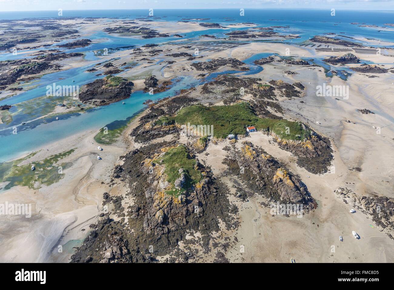 Frankreich, Manche, Chausey Inseln bei Ebbe (Luftbild) Stockfoto