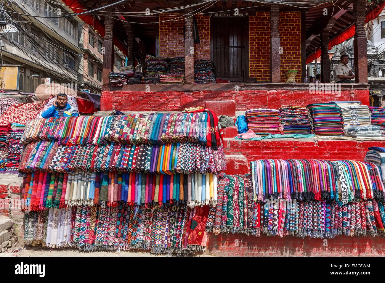 Nepal, Kathmandu, Bagmati Zone Schals Verkäufer Stockfoto