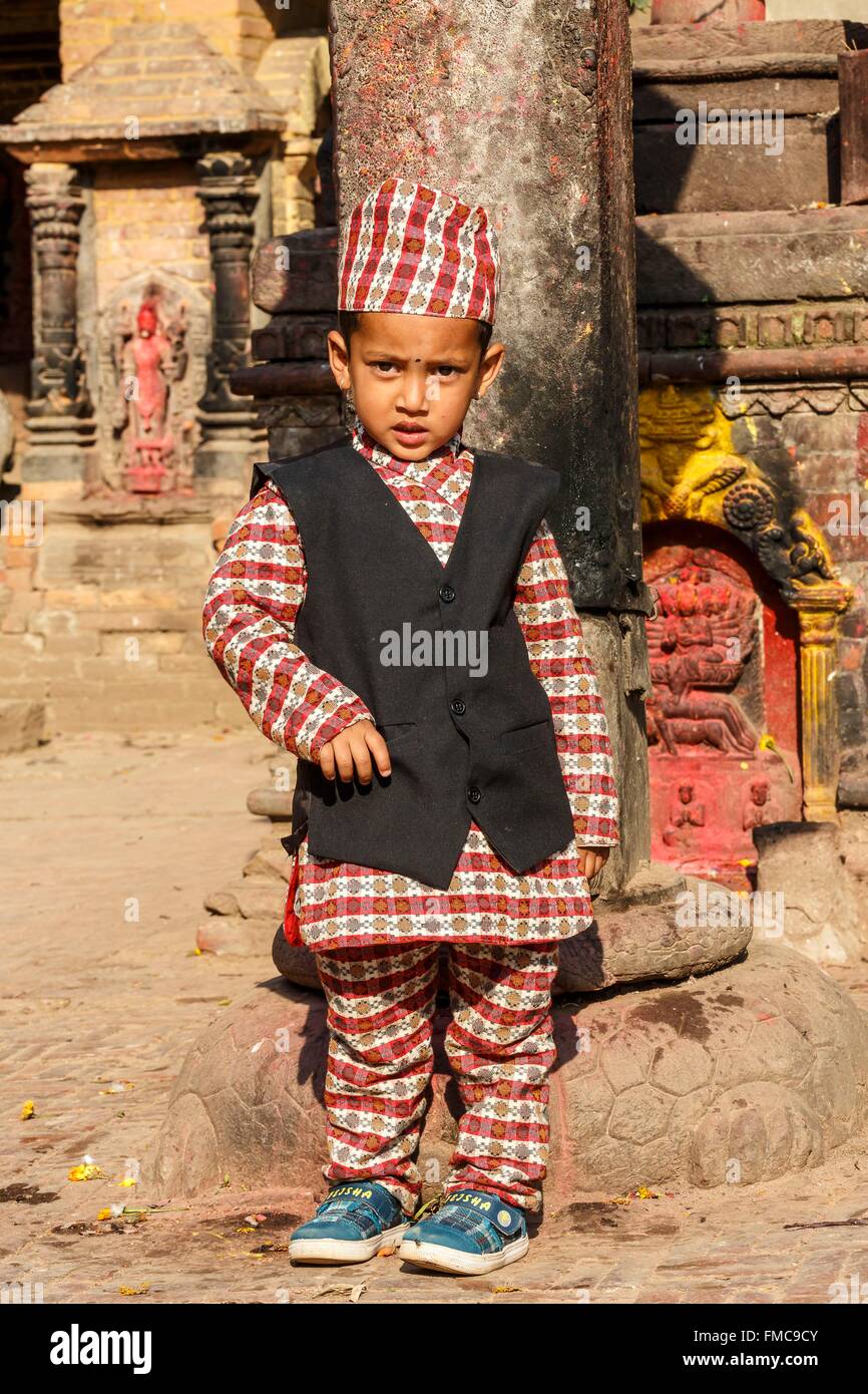 Nepal, Bagmati Zone, Bhaktapur, Kind in Newari Kostüm gekleidet Stockfoto