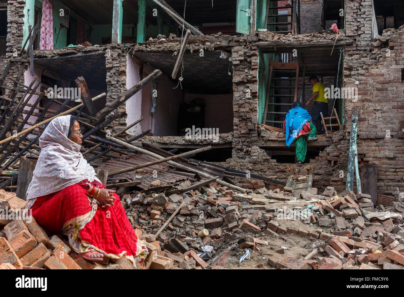 Nepal, Bagmati Zone, Bhaktapur, aufgeführt als Weltkulturerbe der UNESCO, 25. April 2015 Erdbeben, Nepali, Speichern von waren aus der Stockfoto