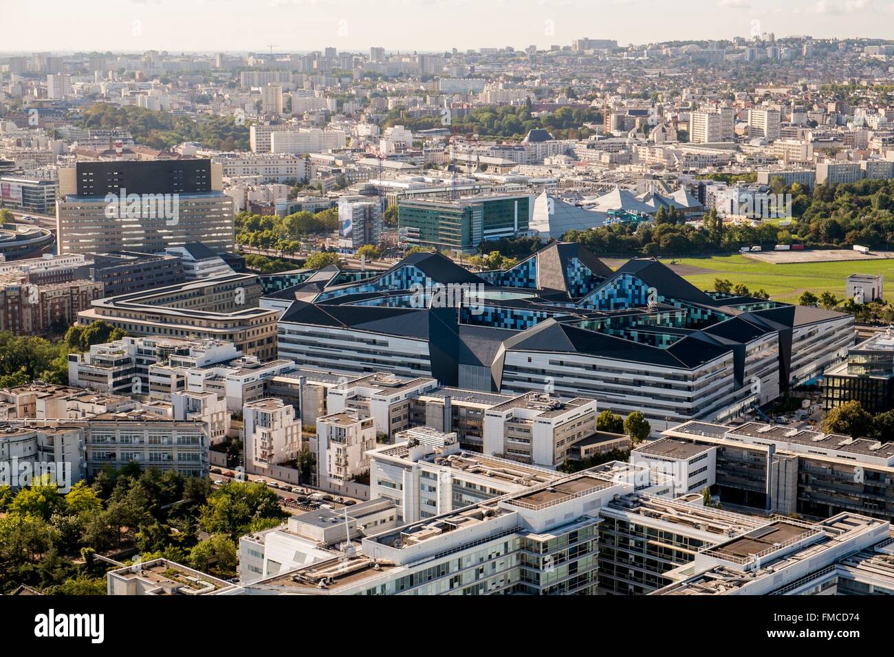 Frankreich, Paris, das neue Gebäude des Verteidigungsministeriums genannt Hexagone Balard, in Dienst gestellt 2015 (Luftbild) Stockfoto