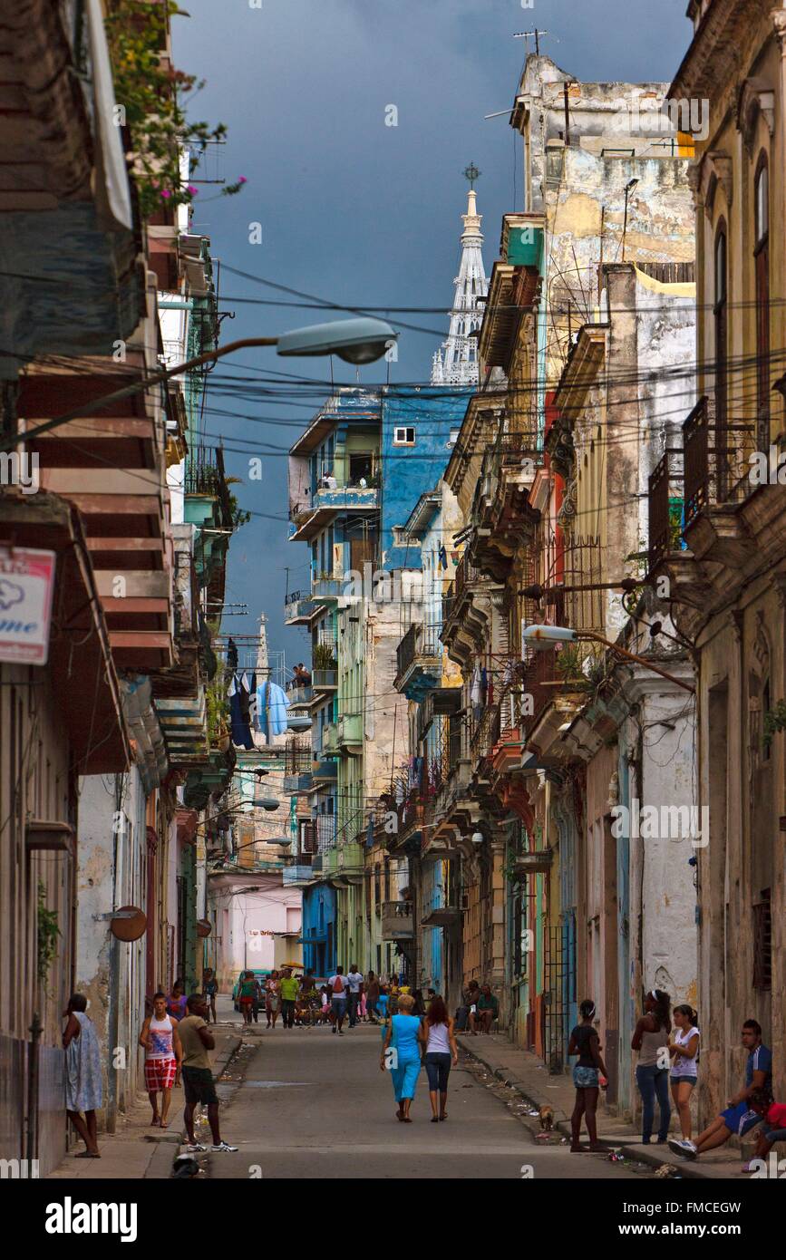 Kuba, Havanna, als Weltkulturerbe der UNESCO, Treet in der alten Stadt Havanna Google Translate Biznes UchunGoogle Kit du aufgeführt Stockfoto