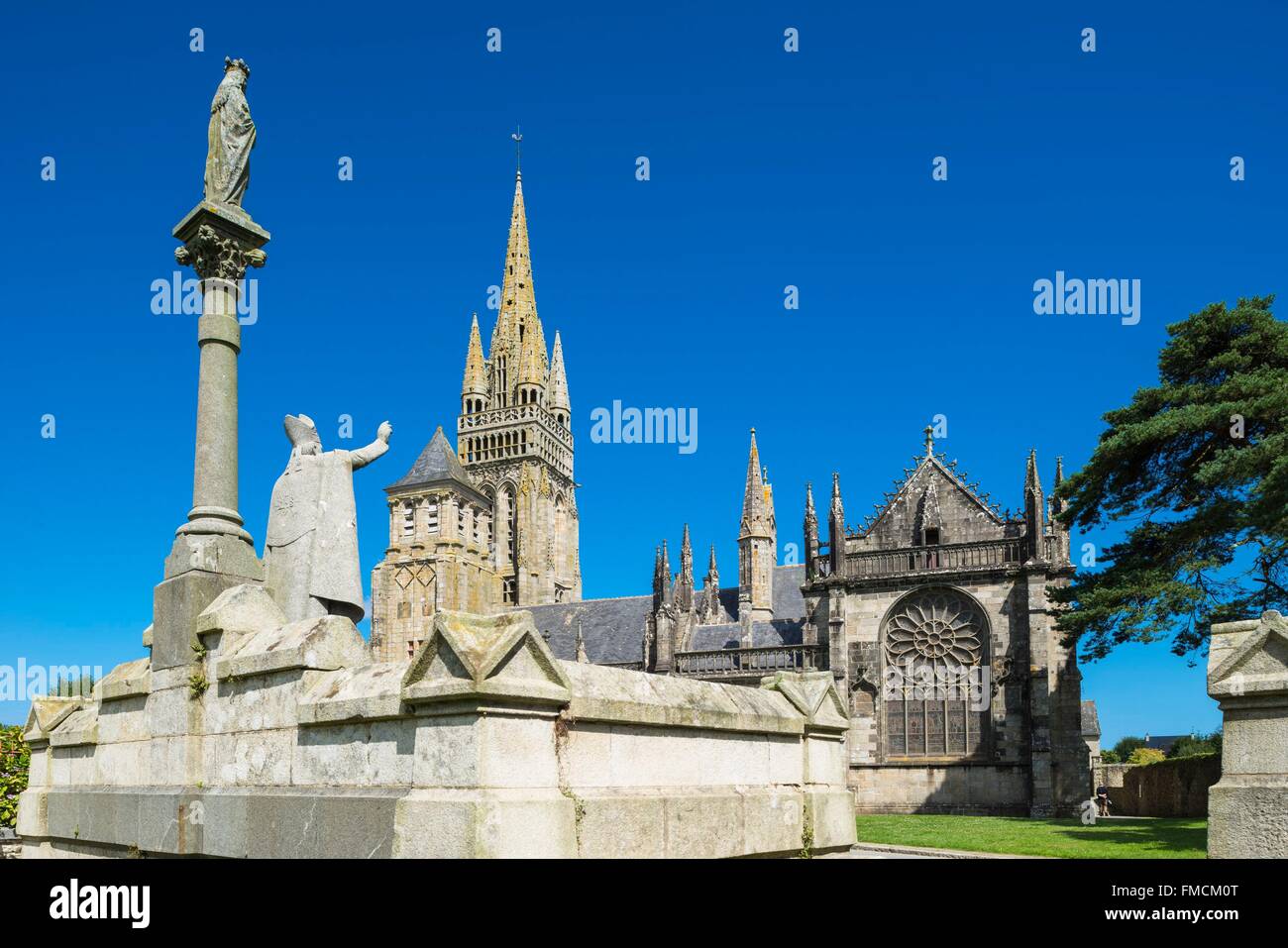 Frankreich, Finistere, Le Folgoet, Basilika Notre-Dame du Folgoet (14. und 15. Jahrhundert) Stockfoto
