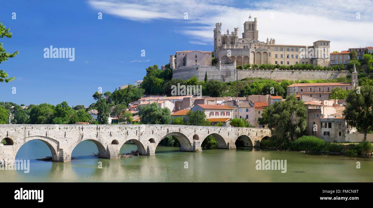 Frankreich, Herault, Beziers, die Kathedrale Saint-Nazaire und Saint-Celse die alte Brücke und die Kugel Fluss Stockfoto