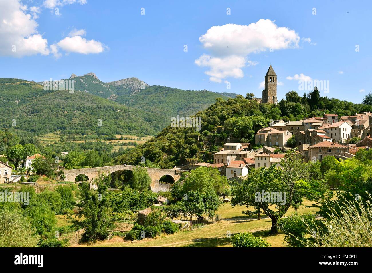 Frankreich, Herault, das mittelalterliche Dorf von Parc Naturel Regional du Haut-Languedoc (natürlichen regionalen Park der Haut Languedoc) Stockfoto