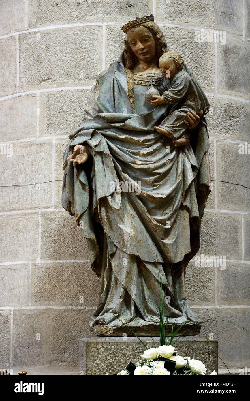 Frankreich, Jura, Dole, Notre-Dame, die Stiftskirche Kirche 16. Jahrhundert vom,-Restaurierung Jungfrau und das Kind vom 15. Jahrhundert gegen eine Stockfoto