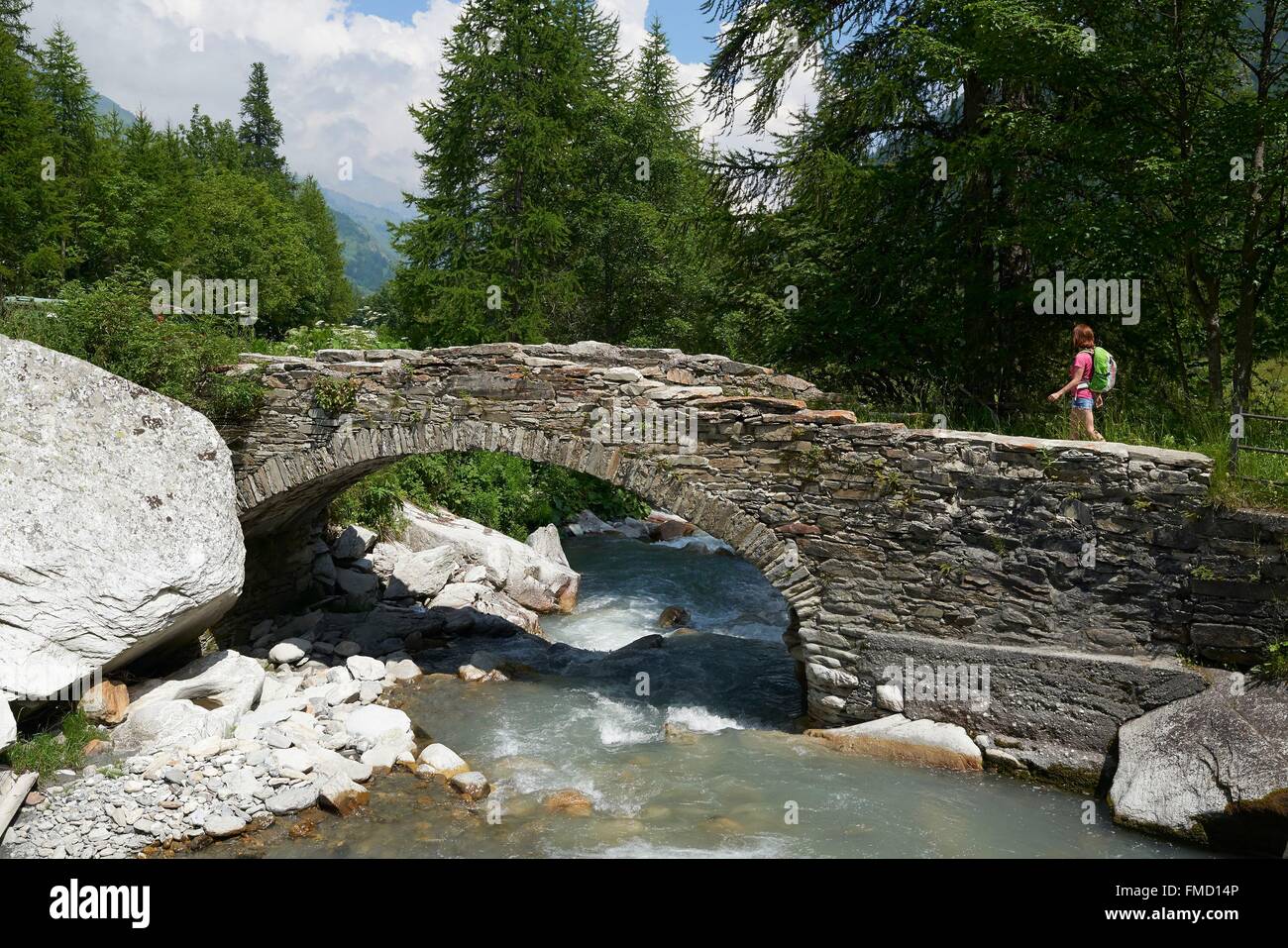 Italien, Val Varaita, Chianale Dorf, Brücke Stockfoto