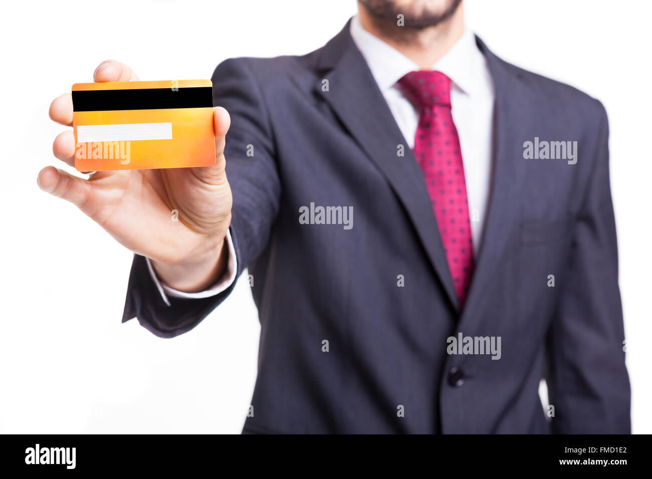 Geschäftsmann mit Kreditkarte auf weißem Hintergrund Stockfoto