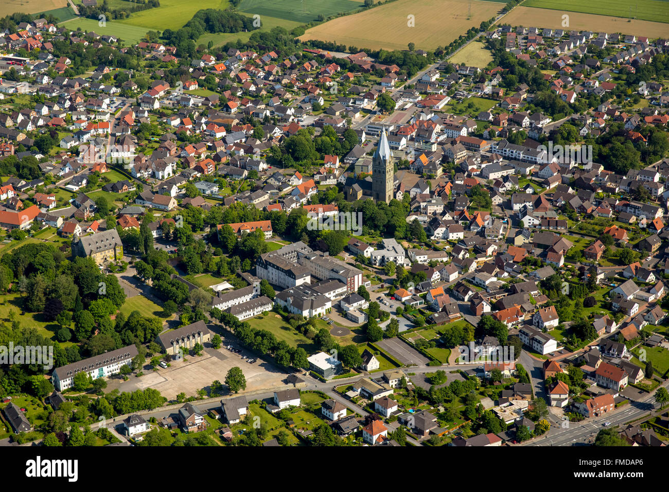Luftaufnahme, Zentrum mit Kathedrale St.Laurentius, Erwitte, Nordrhein-Westfalen, Deutschland Stockfoto