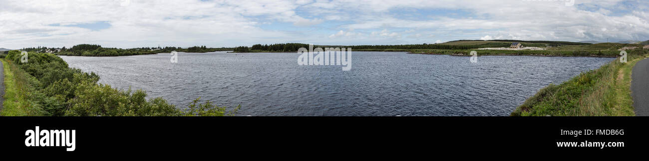 Panoramaaufnahme am Lough Dungloe, einem Süßwassersee im Nordwesten Irlands. Sie liegt im Norden des County Donegal in den Rosses Stockfoto