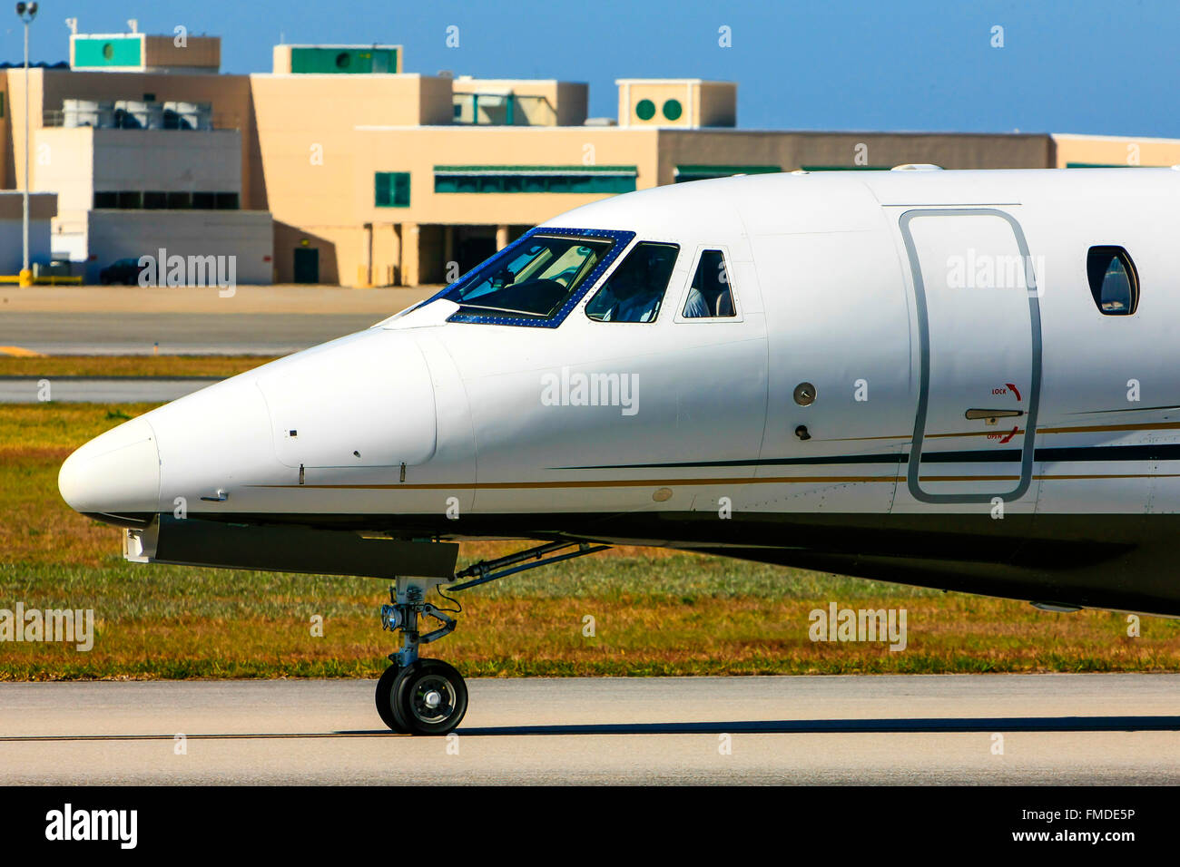 Ein 2001 Cessna 750 Geschäftsreiseflugzeugen des Rollens auf Sarasota SRQ Flughafen in Florida Stockfoto