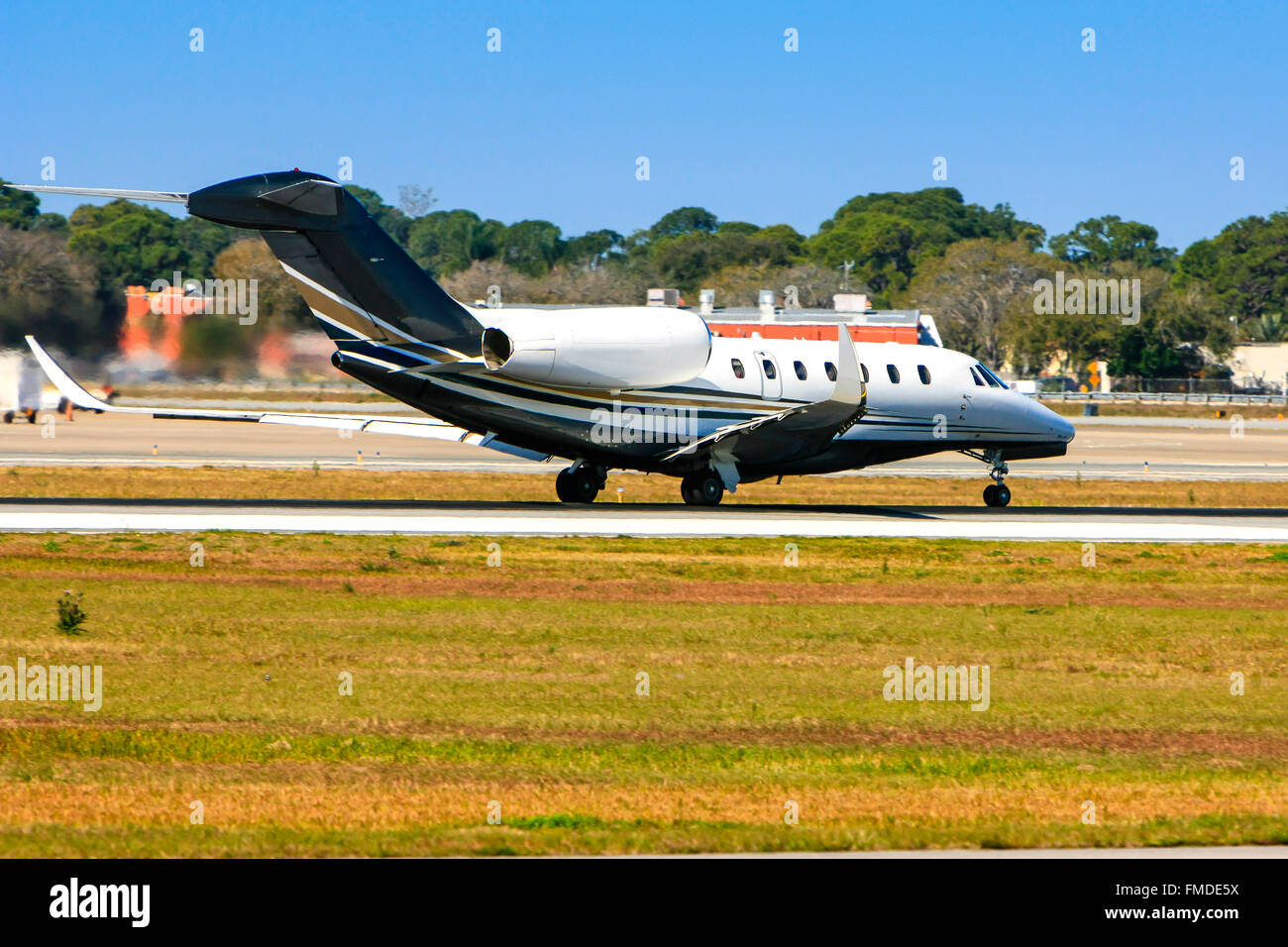 Ein 2001 Cessna 750 Geschäftsreiseflugzeugen des Rollens auf Sarasota SRQ Flughafen in Florida Stockfoto