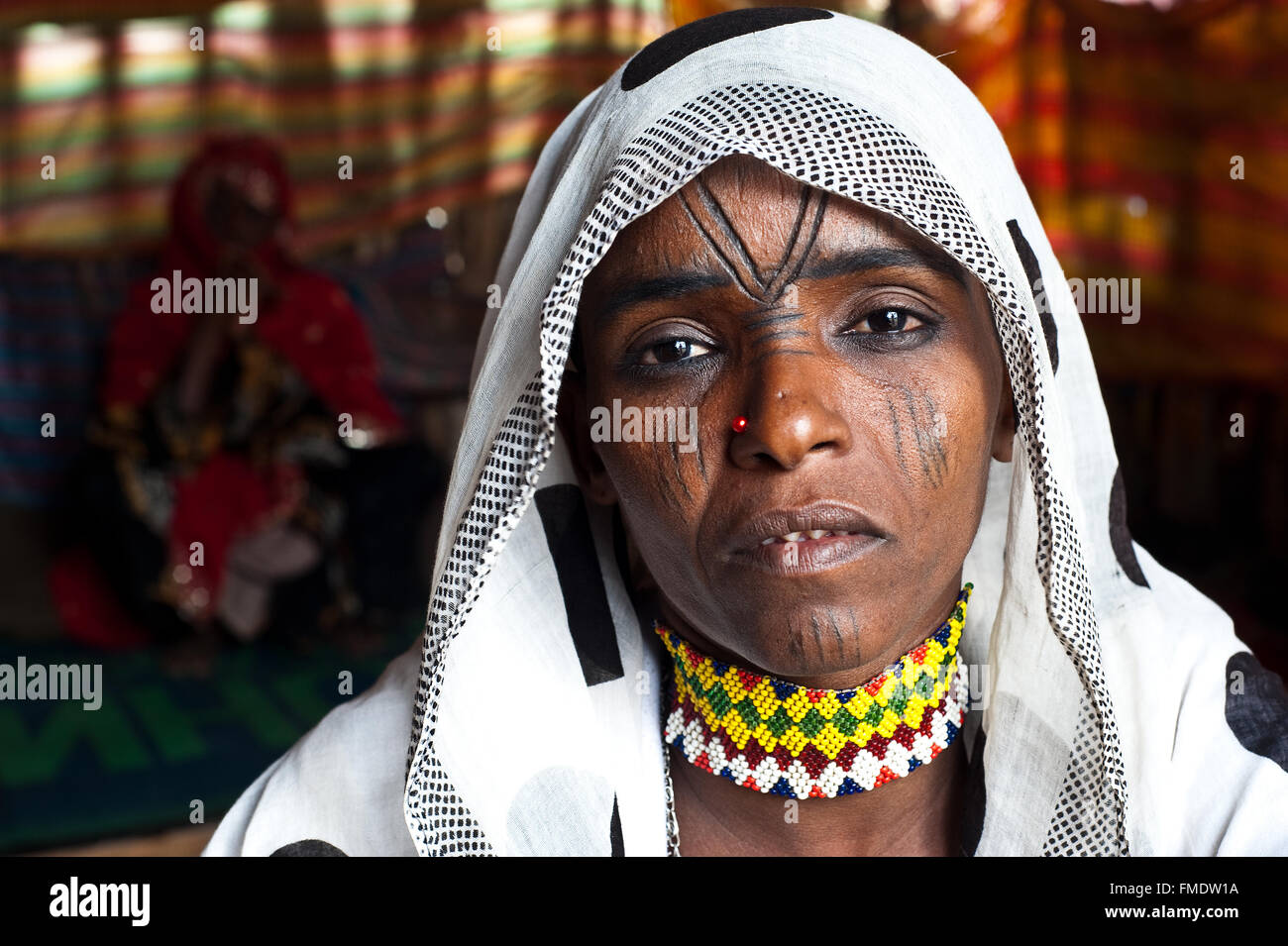 Zwei eritreische weibliche Flüchtlinge. Beide gehören zum Stamm Afar (Äthiopien) Stockfoto