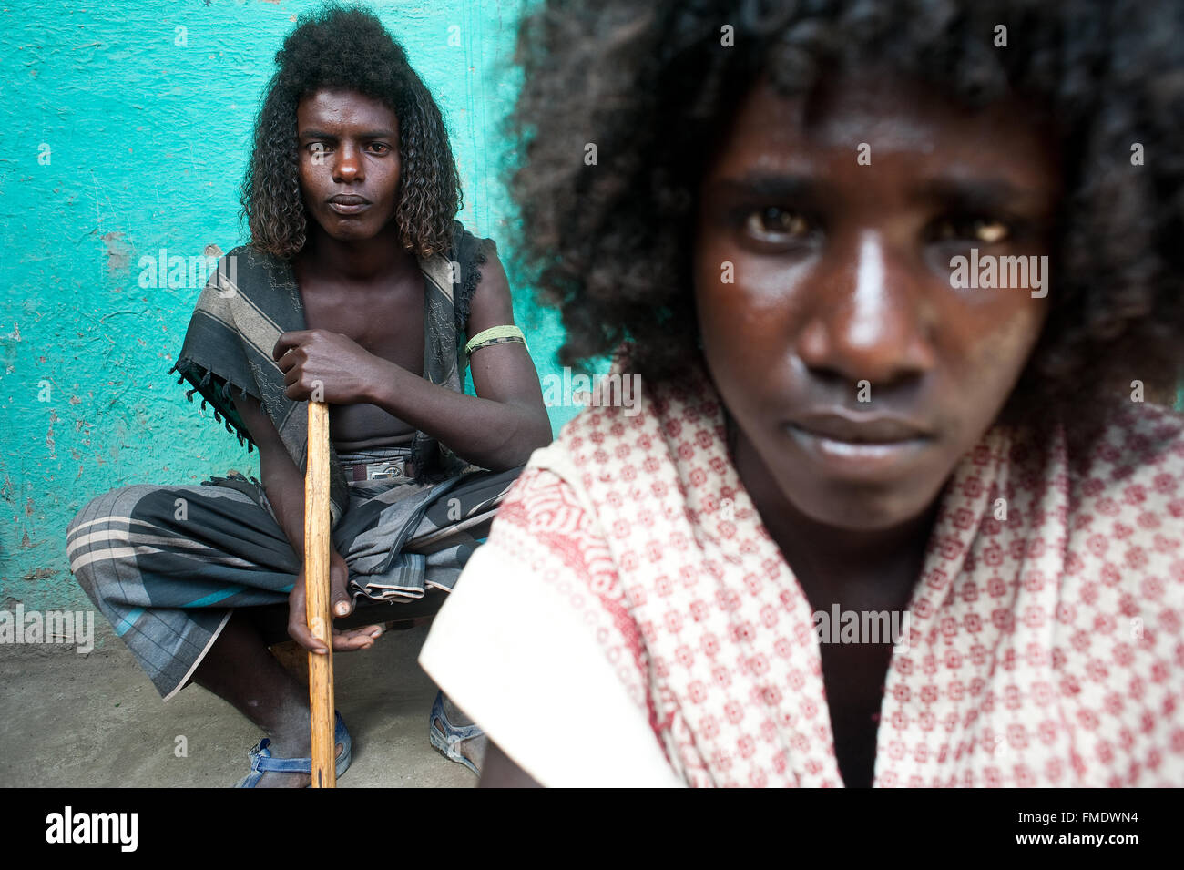 Zwei jungen mit traditionellen Frisur. Sie gehören zum Stamm Afar (Äthiopien) Stockfoto
