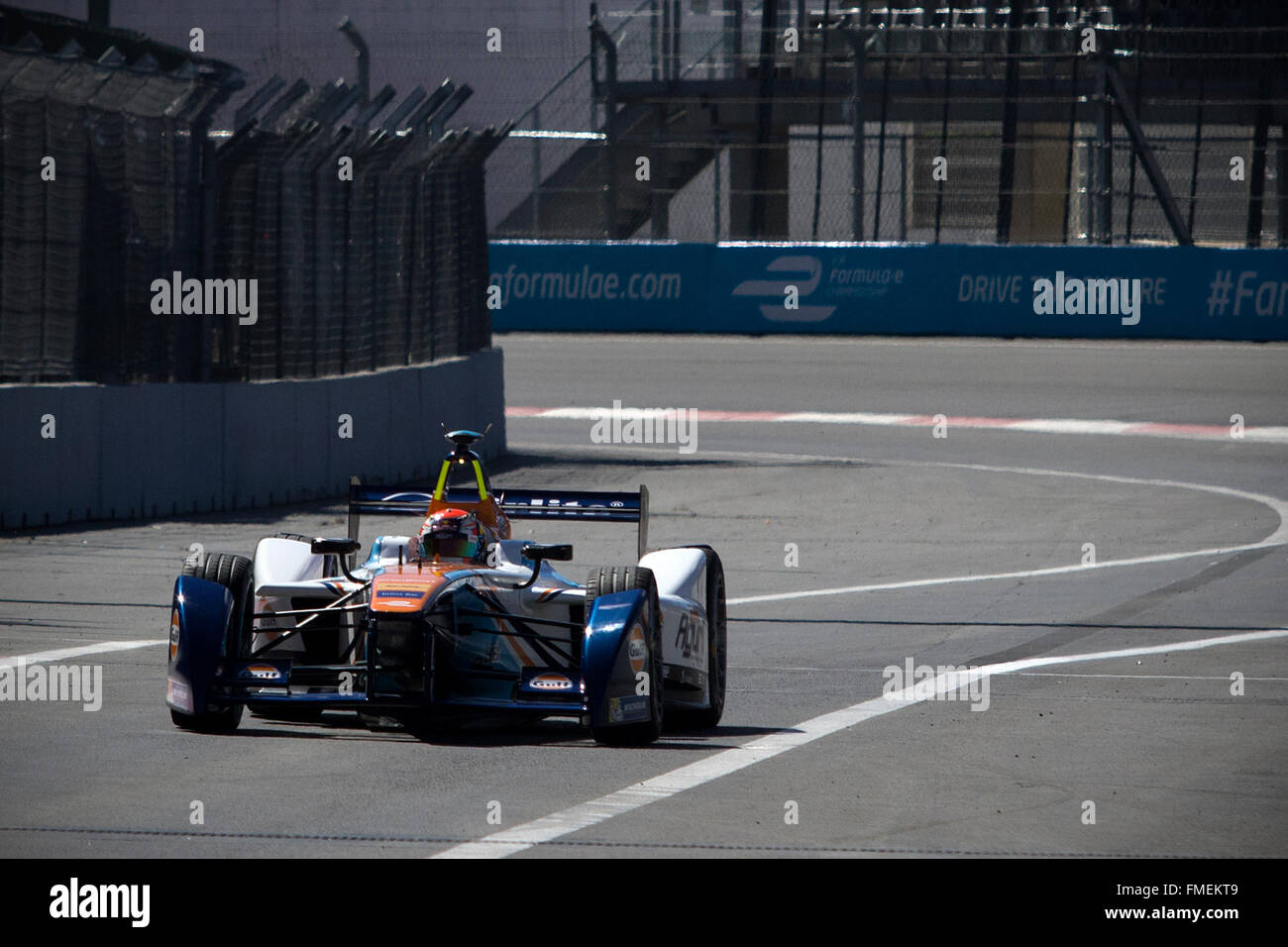 Mexico City, Mexiko. 11. März 2016. Portugals Fahrer Antonio Felix da Costa von Red Bull Junior Team beteiligt sich an einer Trainingseinheit vor der FIA-Formel-E-Meisterschaft-Mexiko-Stadt ePrix am Autodromo Hermanos Rodriguez in Mexiko-Stadt, Hauptstadt von Mexiko, 11. März 2016. Formel E, Rennen Autos Pionner elektrische organisiert von FIA, statt findet am Samstag auf Hermanos Rodriguez Circuit in Mexiko-Stadt. © Alejandro Ayala/Xinhua/Alamy Live-Nachrichten Stockfoto