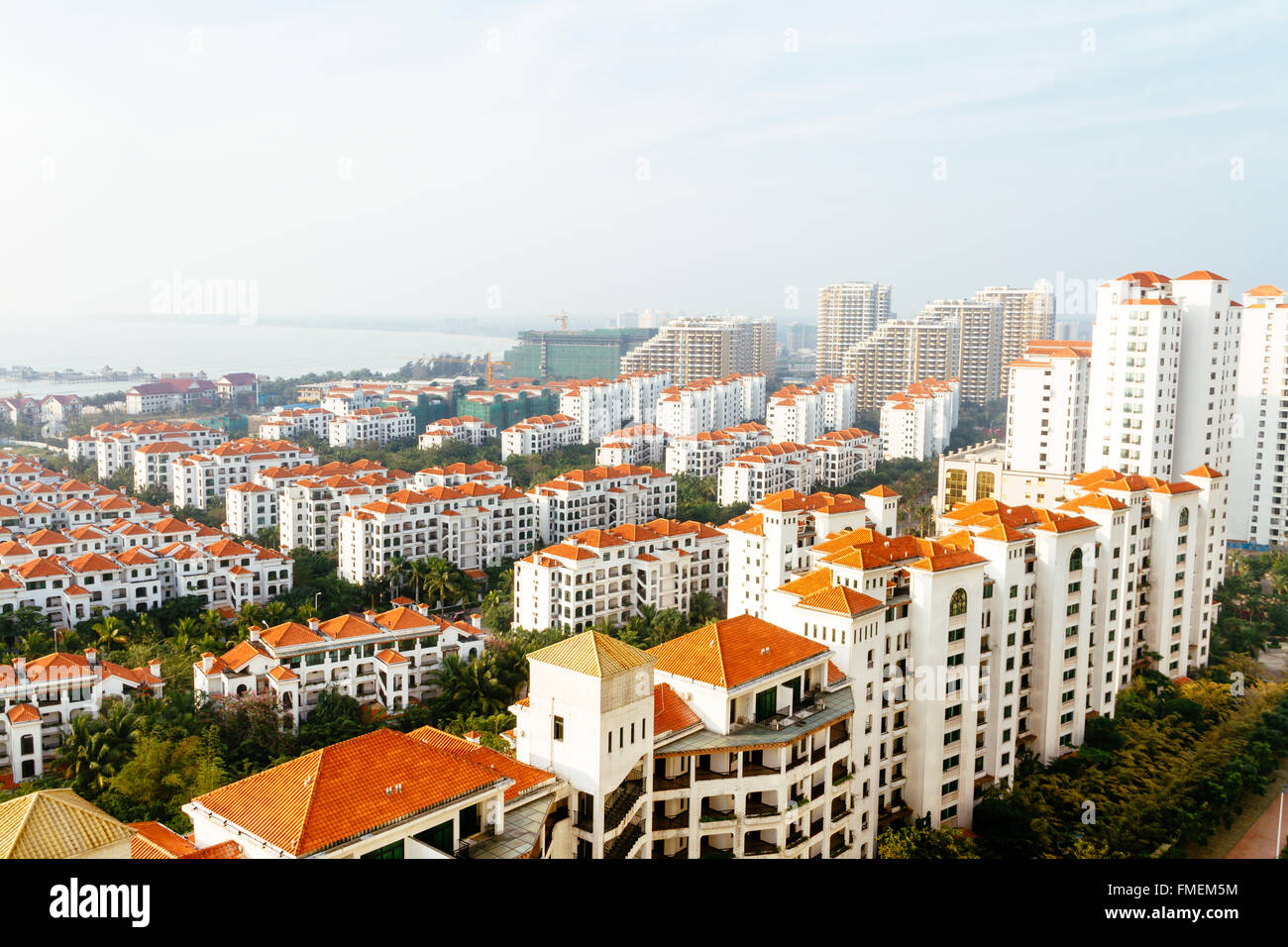 Wenchang, Insel Hainan, China - der Blick auf viele Neubauten in dieser kleinen Stadt, die meisten von ihnen werden nicht verkauft. Stockfoto