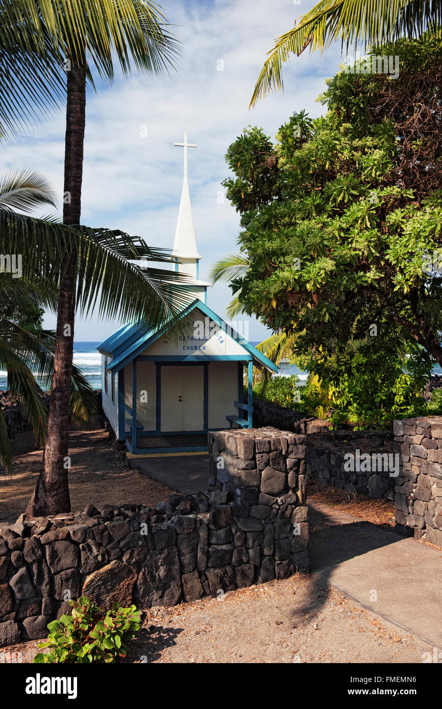 St. Peters Kirche lokal bekannt als die kleine blaue Kirche geht auf das Jahr 1880 und befindet sich auf der Big Island von Hawaii. Stockfoto