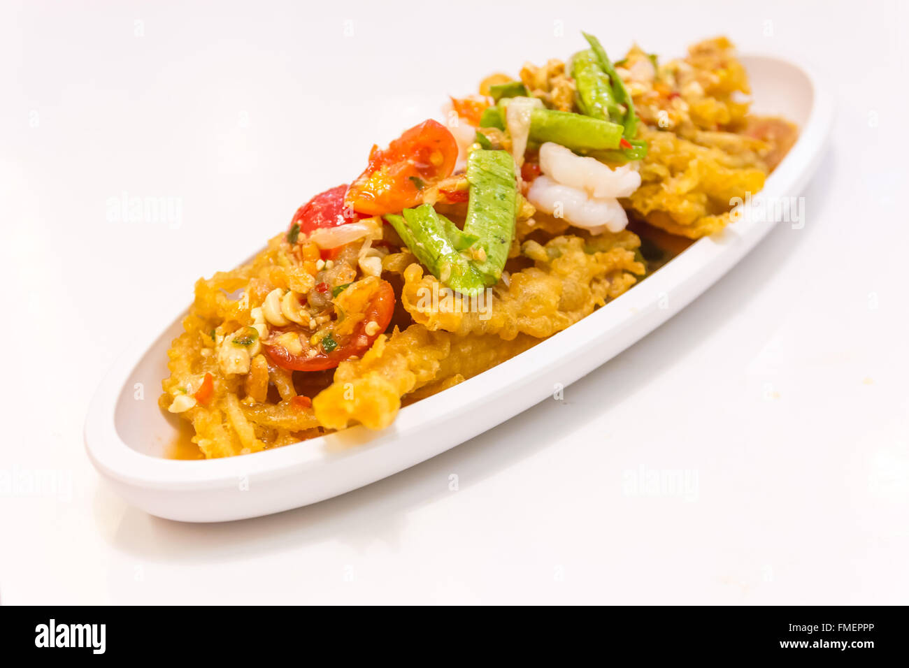 Thailändische Küche (Yum Sam Grob): Knusprige Fisch Maw in würziger Salat Stockfoto