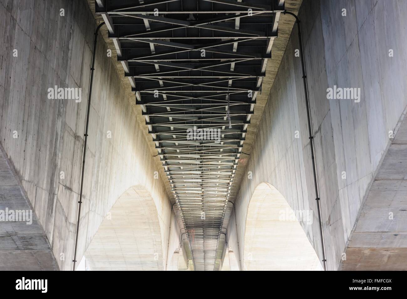 Unter großen Struktur Hängebrücke in Thailand. Stockfoto