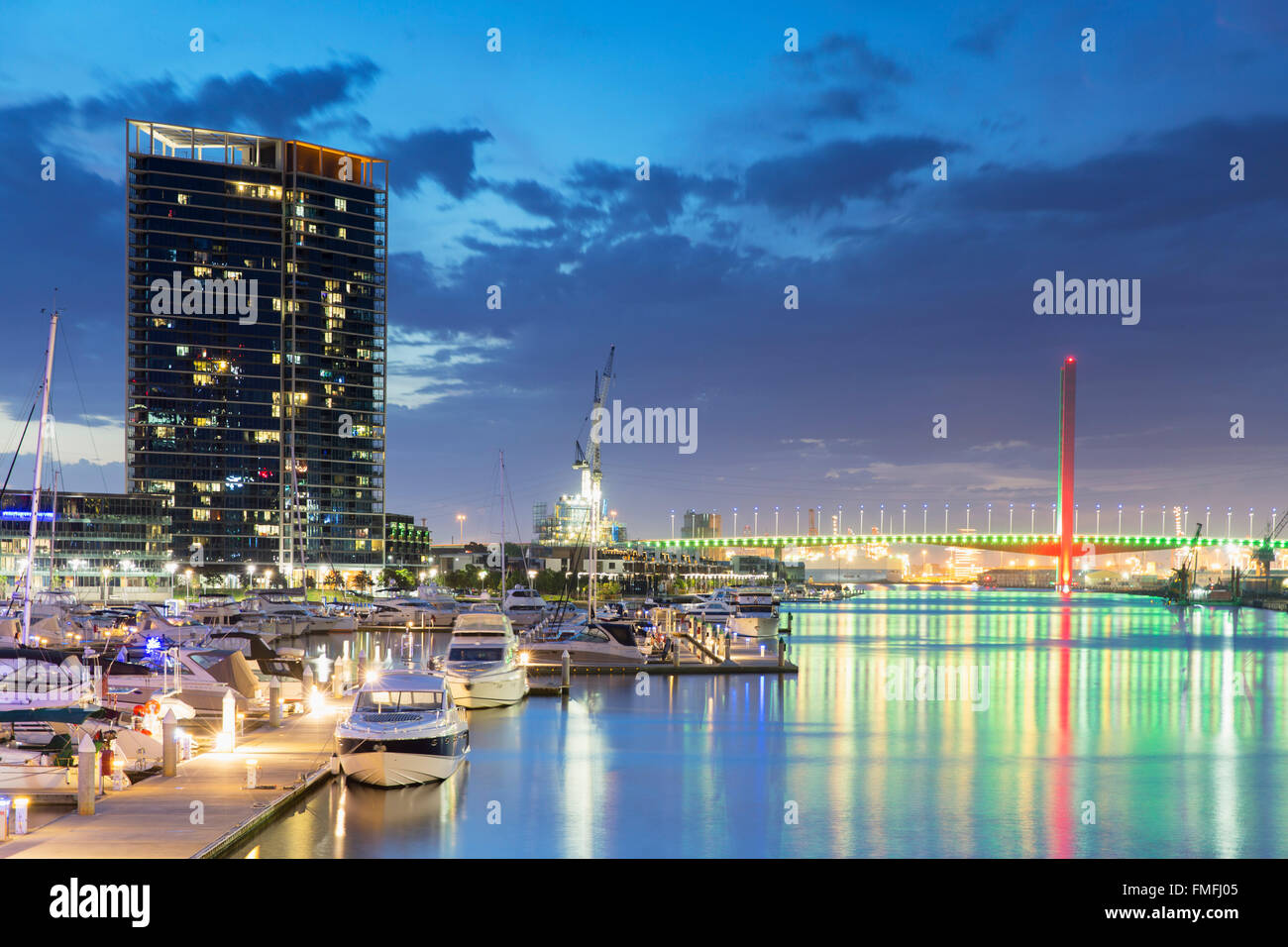 Der Yarra Rand Hafen in der Abenddämmerung, Melbourne, Victoria, Australien Stockfoto