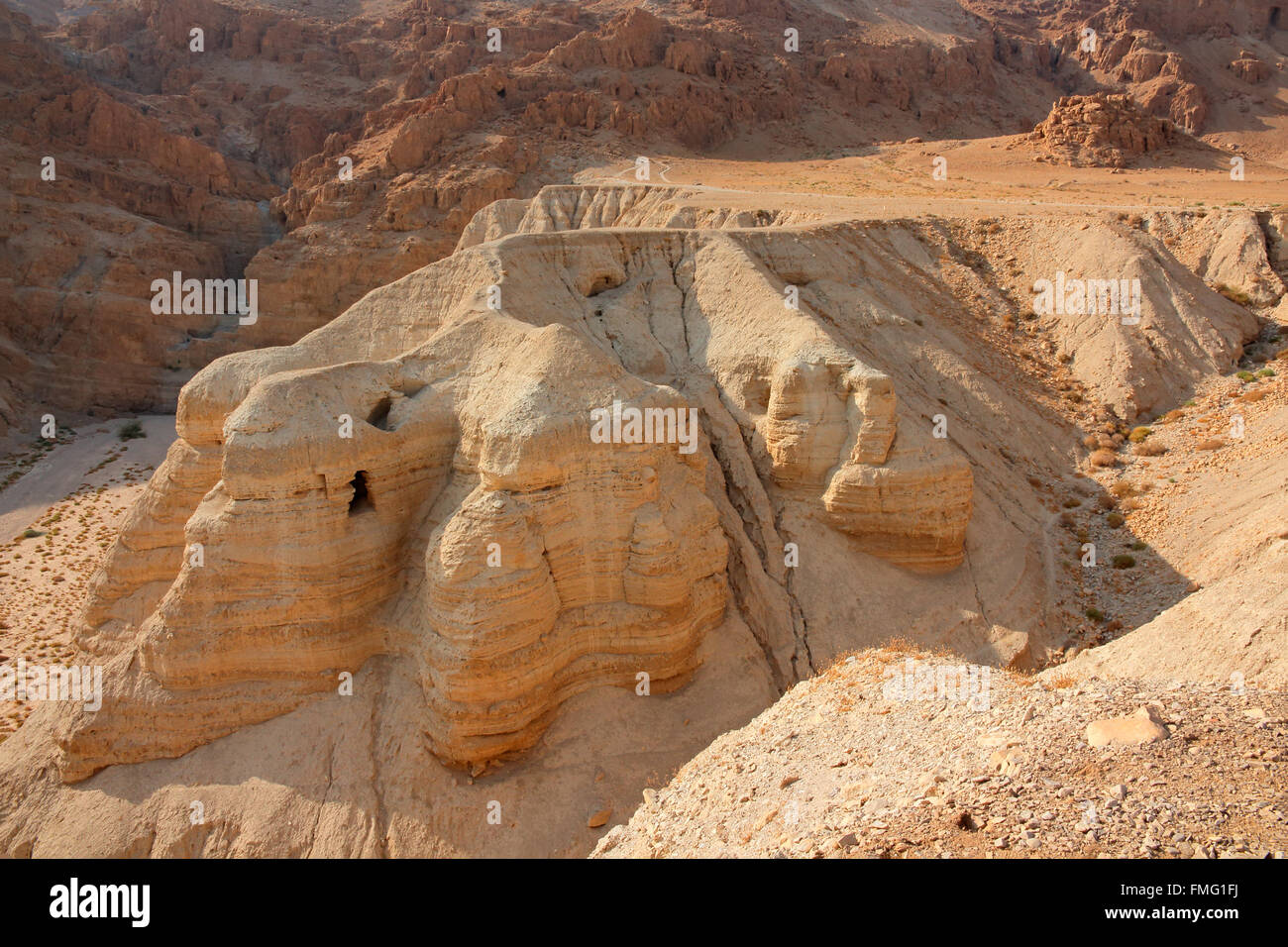 Qumran Höhlen an der archäologischen Stätte in der Judäischen Wüste des Westjordanlandes, Israel Stockfoto