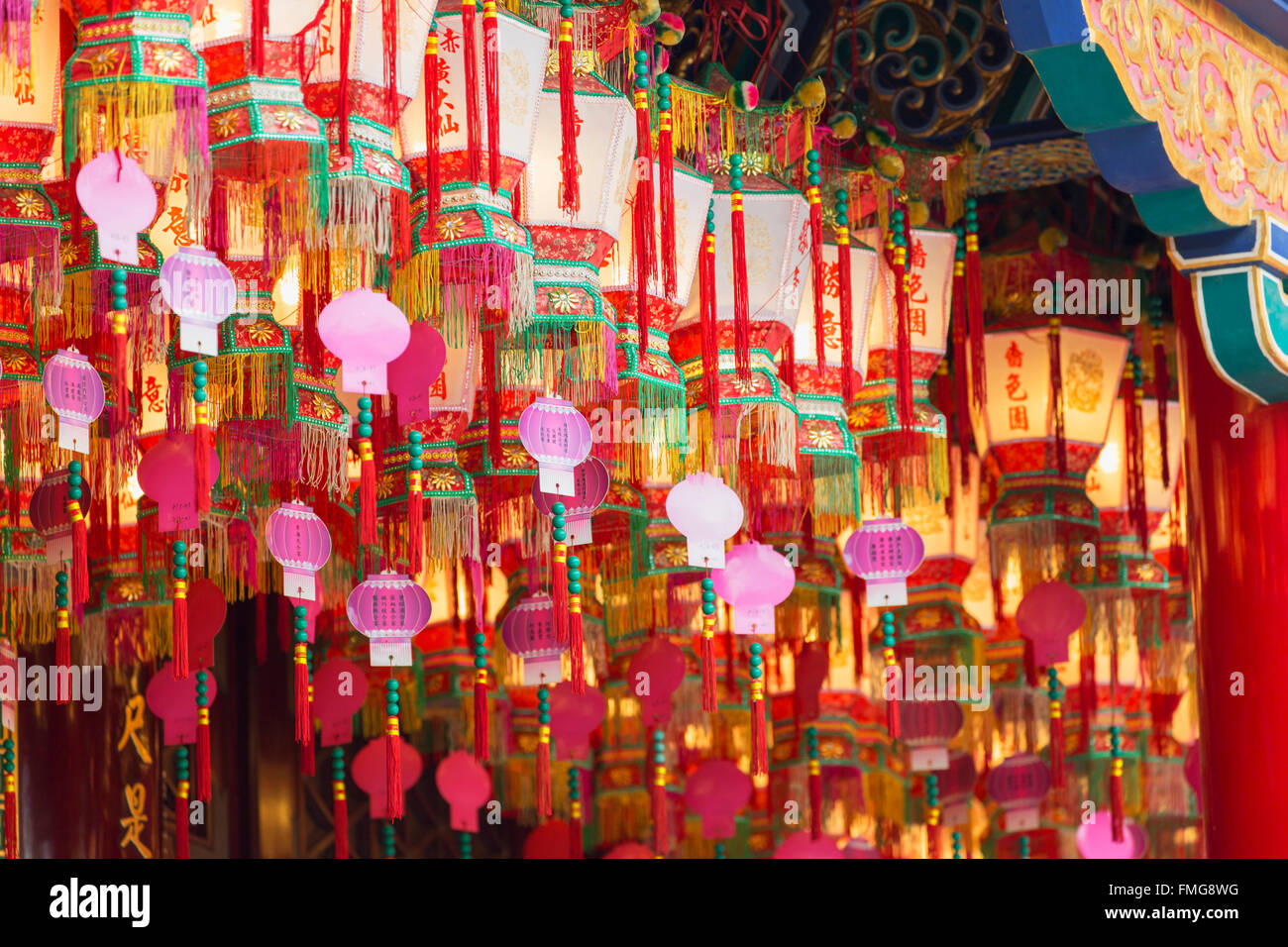 Laternen am Wong-Tai-Sin-Tempel, Wong Tai Sin, Kowloon, Hong Kong, China Stockfoto