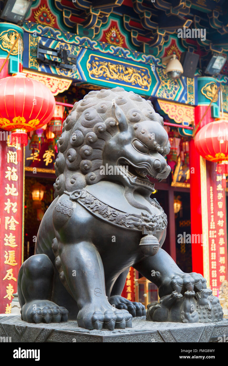 Löwenstatue am Wong-Tai-Sin-Tempel, Wong Tai Sin, Kowloon, Hong Kong, China Stockfoto