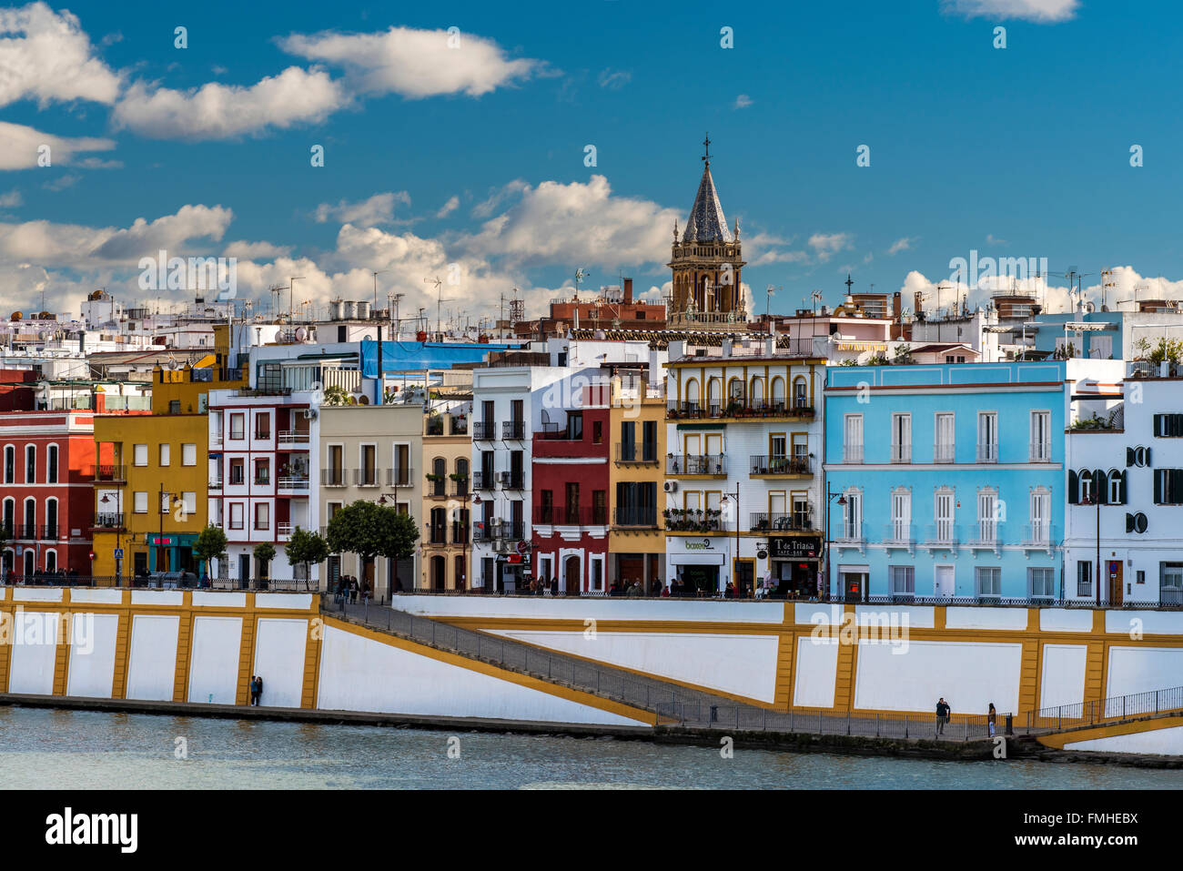 Triana Viertel und Fluss Guadalquivir, Sevilla, Andalusien, Spanien Stockfoto