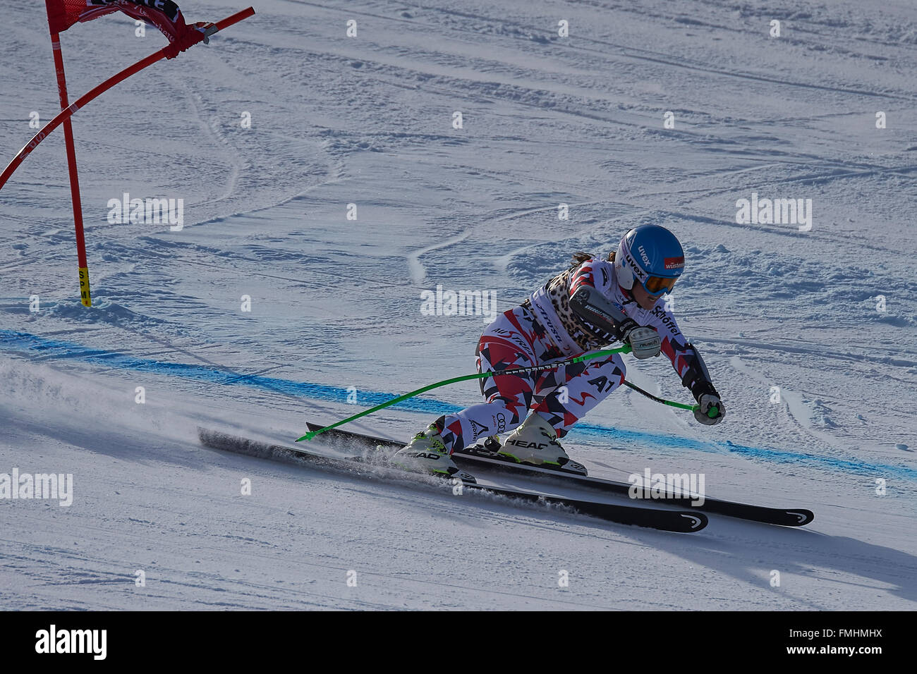 Lenzerheide, Schweiz. 12. März 2016. Elisabeth Görgl (AUT) während ihres Laufs in der Damen Super-G bei der Audi FIS Ski World Cup auf der Lenzerheide. Bildnachweis: Rolf Simeon/Alamy Live-Nachrichten. Stockfoto