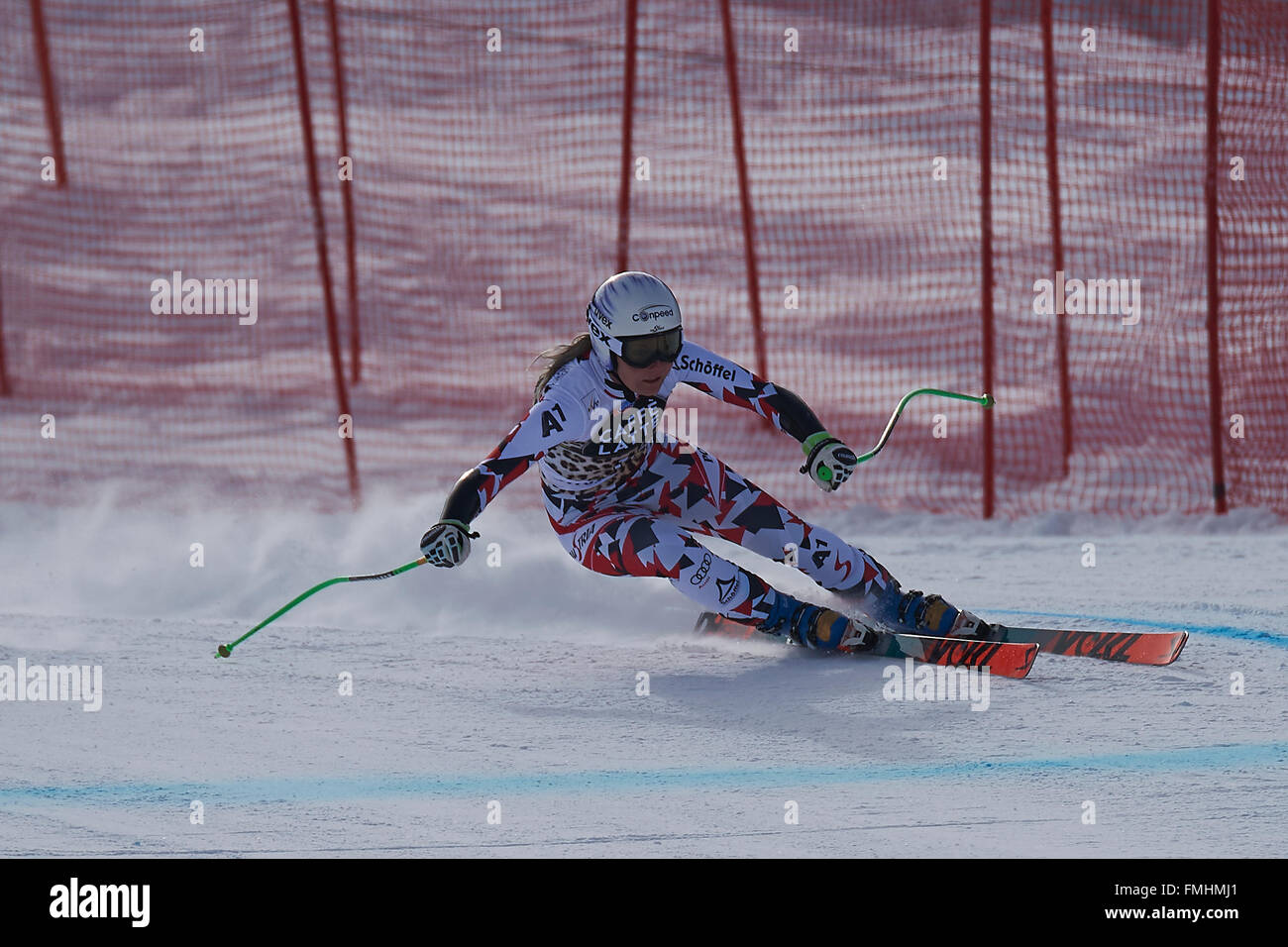 Lenzerheide, Schweiz. 12. März 2016. Tamara Tippler (AUT) während ihres Laufs in der Damen Super-G bei der Audi FIS Ski World Cup auf der Lenzerheide. Bildnachweis: Rolf Simeon/Alamy Live-Nachrichten. Stockfoto