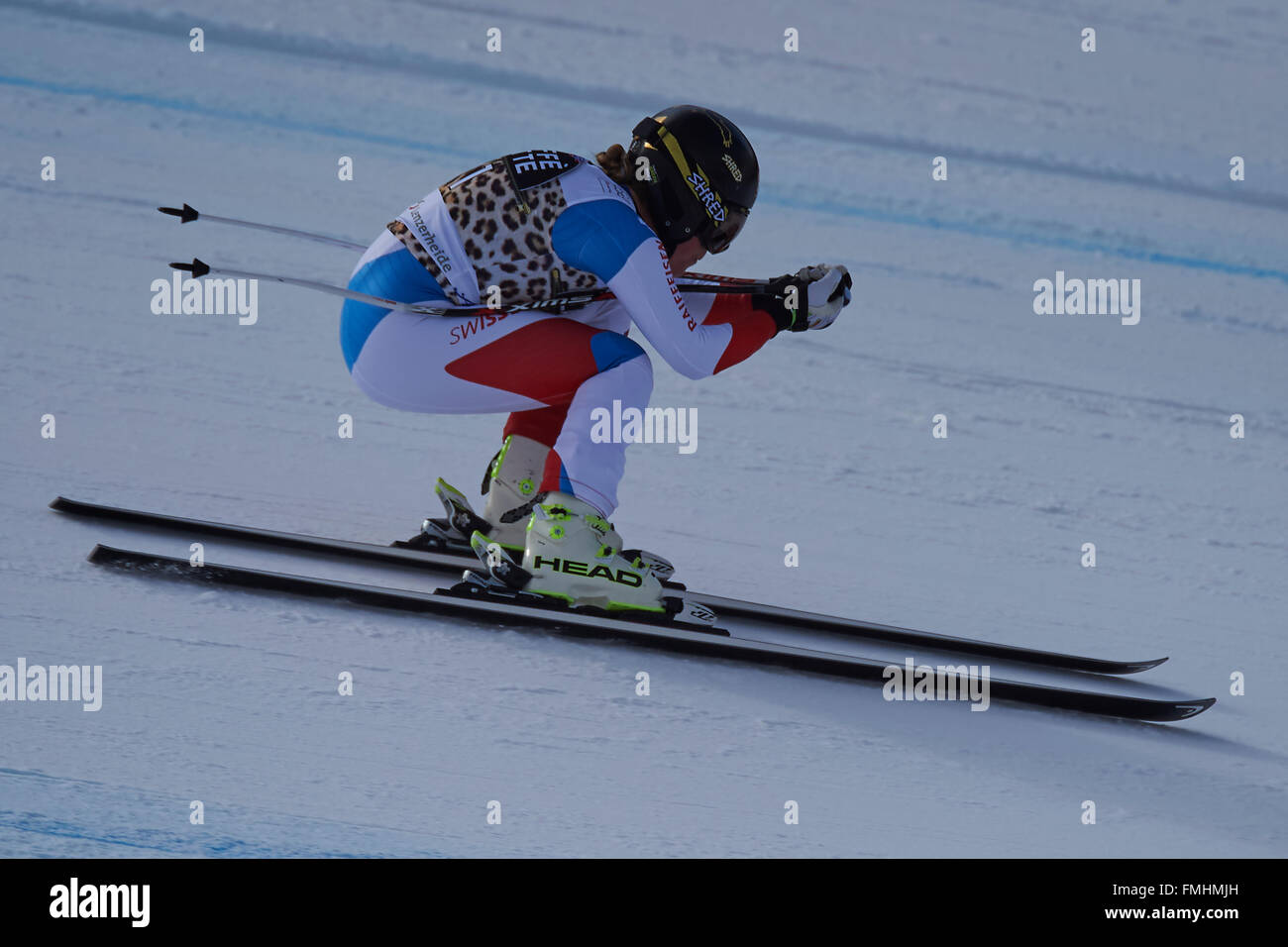 Lenzerheide, Schweiz. 12. März 2016. Lara Gut (SUI) während ihres Laufs in der Damen Super-G bei der Audi FIS Ski World Cup auf der Lenzerheide. Bildnachweis: Rolf Simeon/Alamy Live-Nachrichten. Stockfoto