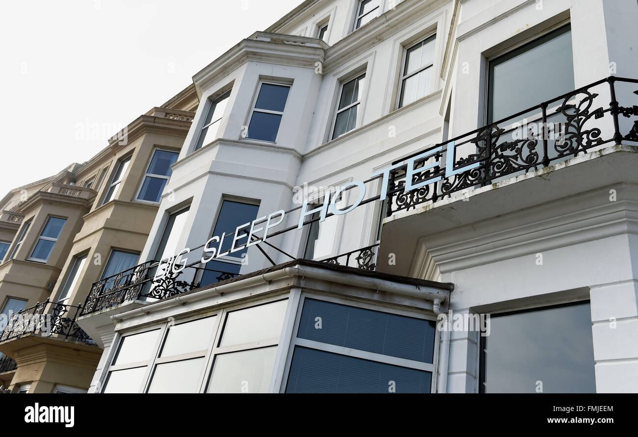 Eastbourne, East Sussex UK - The Big Sleep Hotel direkt am Meer Stockfoto