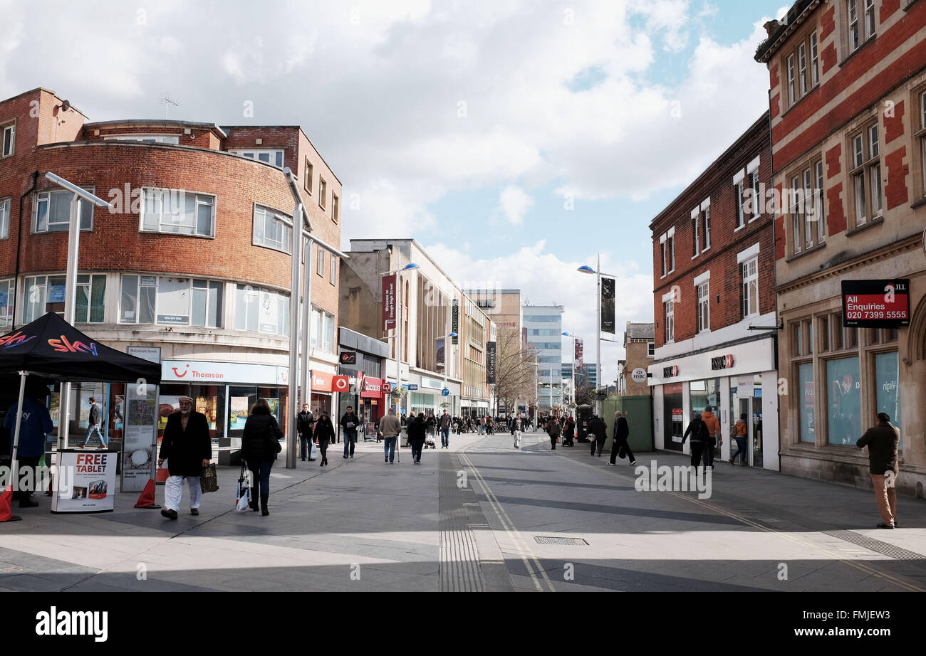 Slough Berkshire UK - Slough High Street Einkaufsviertel Stockfoto