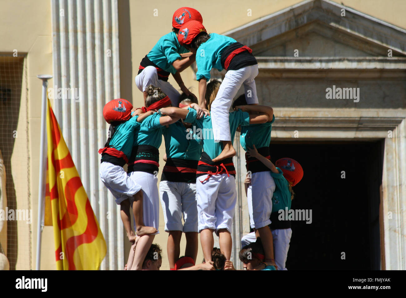 Menschen, die menschliche Türme, ein traditionelles Schauspiel in Katalonien genannt "Castellers" Stockfoto