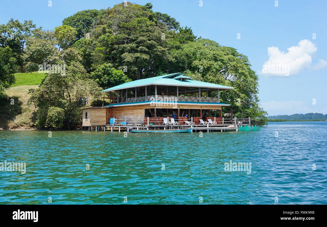Restaurant über dem Wasser, Archipel von Bocas del Toro abgeschieden, gesehen vom, Panama, Karibisches Meer, Mittelamerika Stockfoto