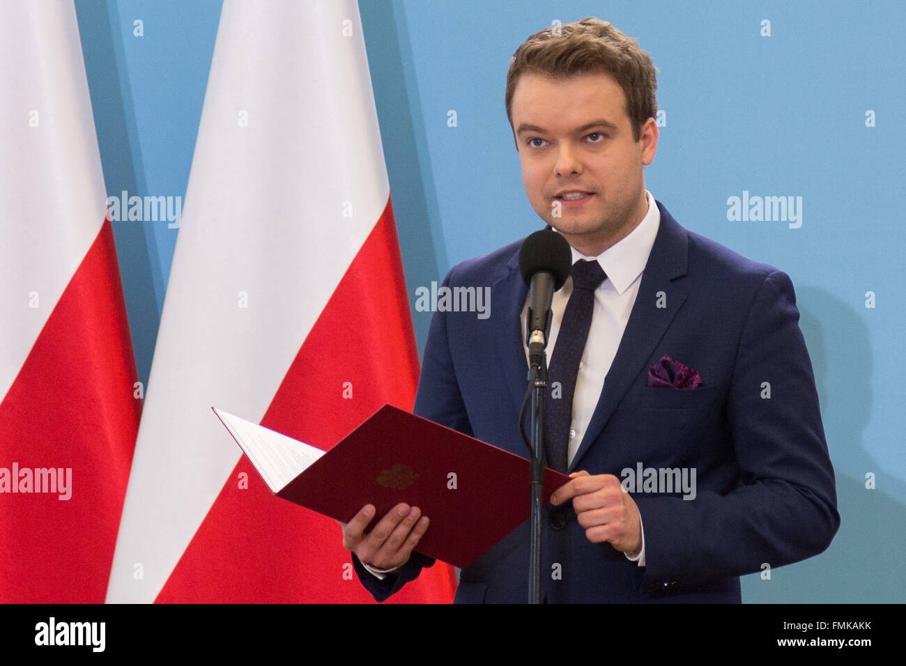Warschau, Polen. 12. März 2016. Polnische Regierungssprecher, Rafal Bochenek während der Anweisung über die Venedig-Kommission Urteil. © Mateusz Wlodarczyk/Pacific Press/Alamy Live-Nachrichten Stockfoto