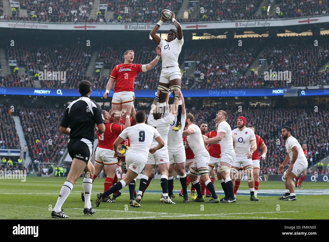 London, UK. 12. März 2016. Maro Itoje gewinnt Lineout England Ru V Wales Ru Rbs Six Nations Championship Twickenham, London, England 12. März 2016 Rugby Rbs Six Nations Championship Twickenham Stadium, London, England © Allstar Bild Bibliothek/Alamy Live-Nachrichten Stockfoto