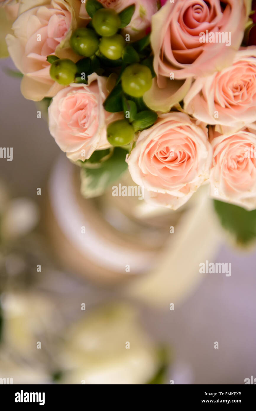 Strauß Rosen in einer Vase arrangiert Stockfoto