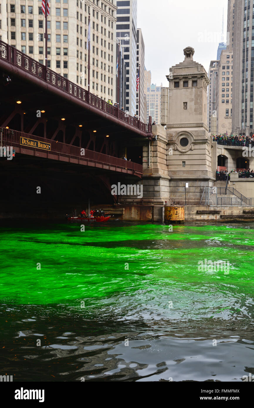 Die Klempner Union jährlich Farbstoffe den Chicago Fluss grn für St. Patrick's Day, 12. März 2016 Stockfoto