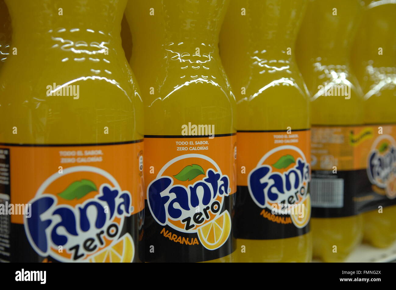 Fanta ist eine globale Marke von Fruchtgeschmack kohlensäurehaltigen Erfrischungsgetränken erstellt von The Coca-Cola Company Stockfoto