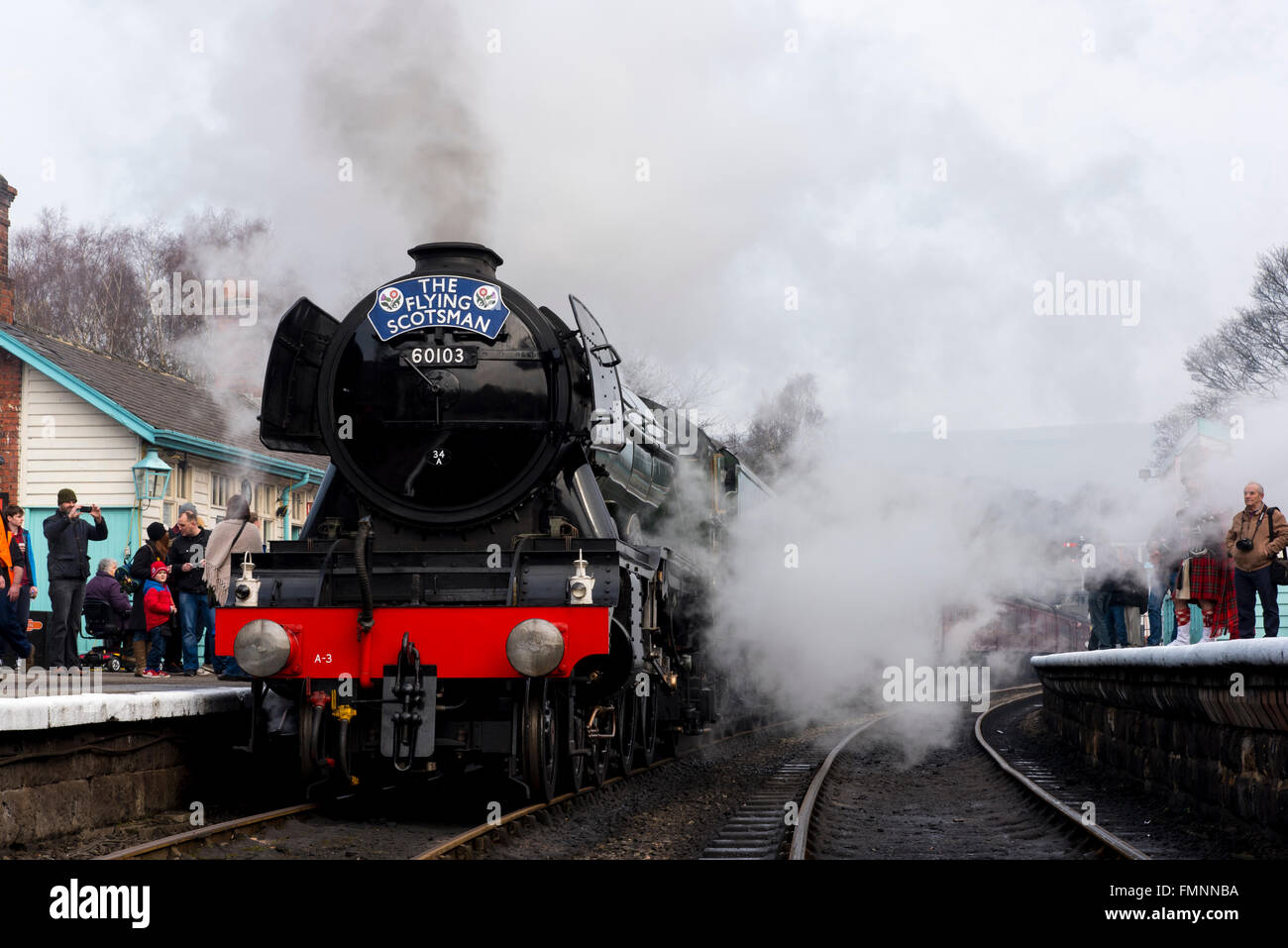 Grosmont, North York Moors, Vereinigtes Königreich. 12. März 2015. Nach einer Überholung £ 4,2 Millionen kehrt der LNER-Klasse A3 "Pacific" Dampf Lok Nummer 60103 "Flying Scotsman" Passagier-Service auf die North York Moors Railway. Hier in voller Kraft unmittelbar vor ihrer ersten Abfahrt ab Bahnhof Grosmont gesehen. Bildnachweis: Dave Pressland/Alamy Live-Nachrichten. Stockfoto