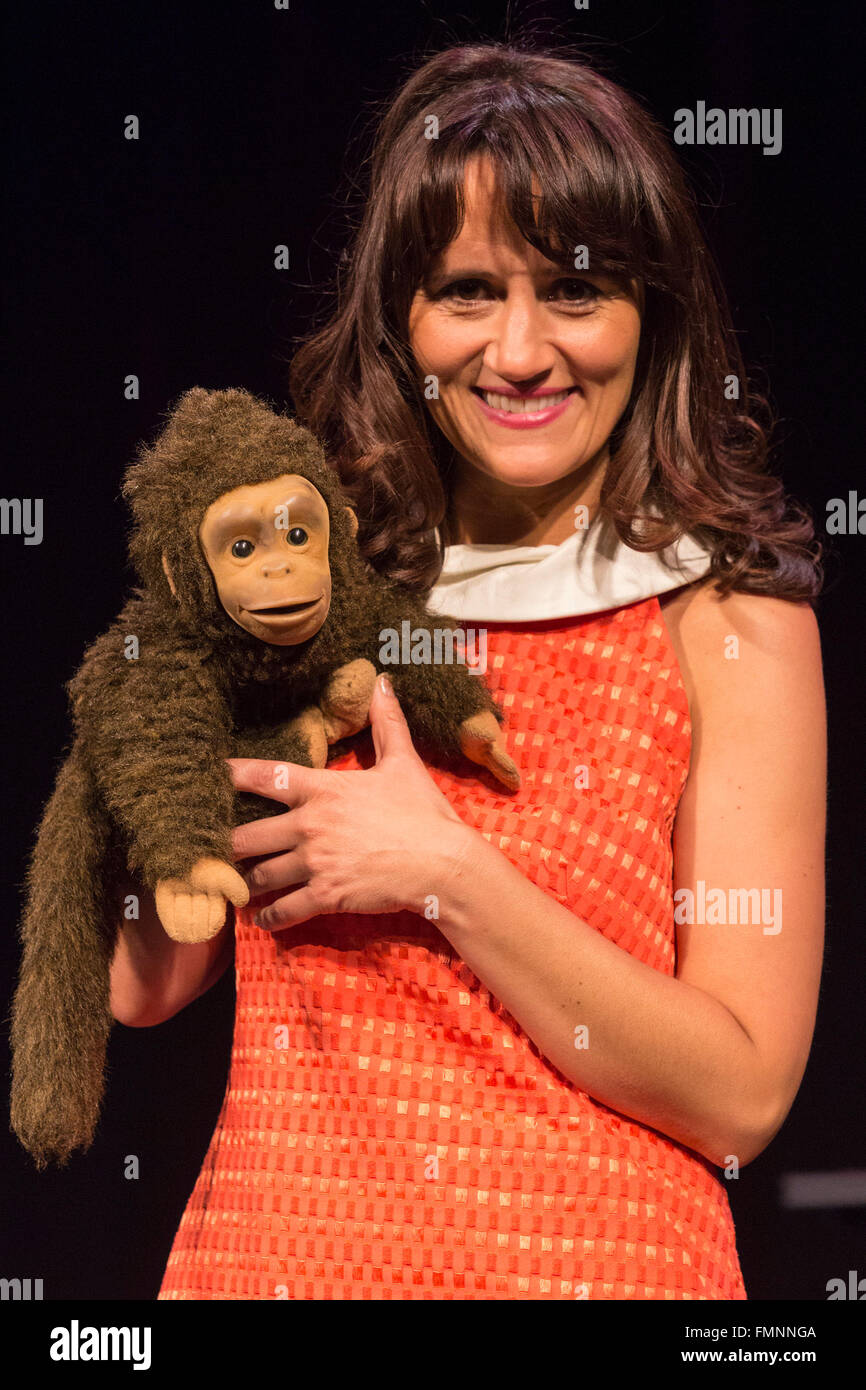 Photocall mit Komiker und Bauchredner Nina Conti für ihr zeigen "In Your Face" auf das Criterion Theatre. Vorstellungen vom 25 Februar bis 12. März 2016. Stockfoto